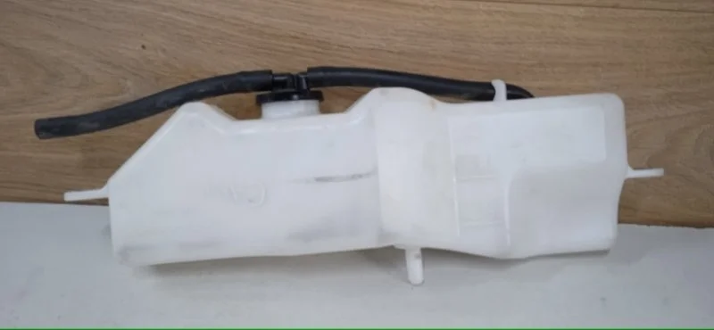 Бачок расширительный TOYOTA CAMRY 2011-2018 1647036010 ASV50