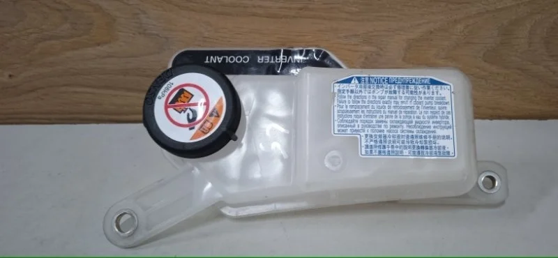 Бачок расширительный LEXUS LS 2006-2017 1647038020 USF45