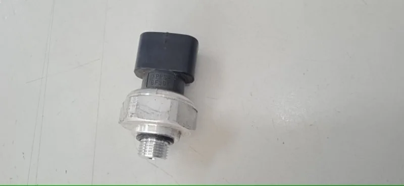 Датчик давления компрессора кондиционера LEXUS IS 2013-2020 4990007880 GSE30