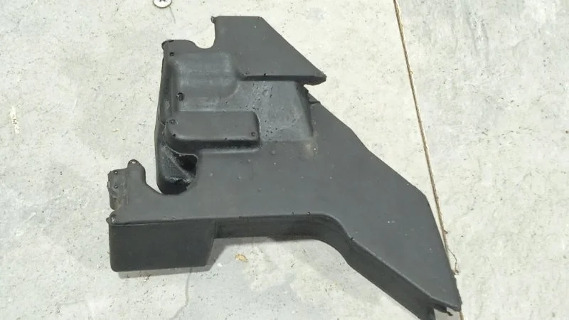 Пыльник крыла TOYOTA COROLLA 2012-2019 5315302040 E180, передний правый