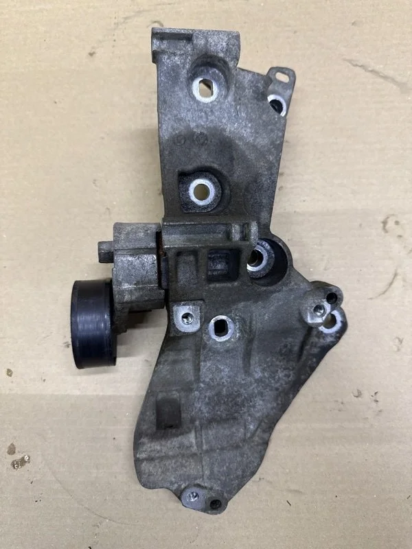 Кронштейн генератора RENAULT FLUENCE 2015 8200669494 К4М 838