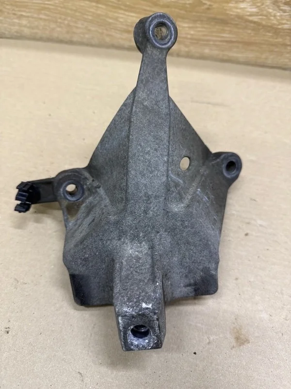 Кронштейн крепления КПП RENAULT FLUENCE 2015 112539459R К4М 838