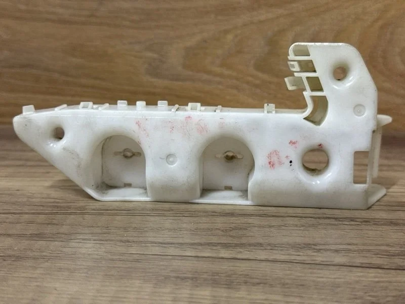 Кронштейн бампера NISSAN X-TRAIL 2007-2015 622223UB0A T31, передний правый