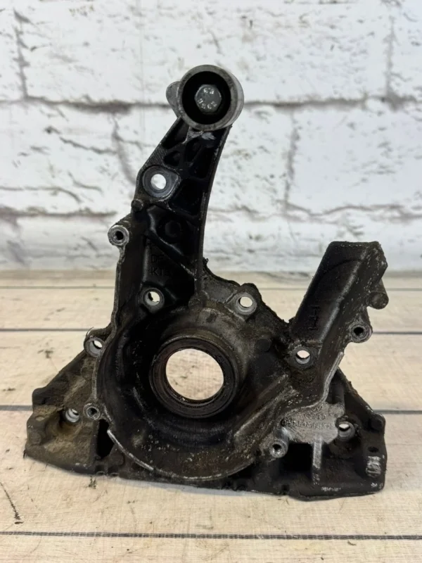 Крышка двигателя передняя VW Passat