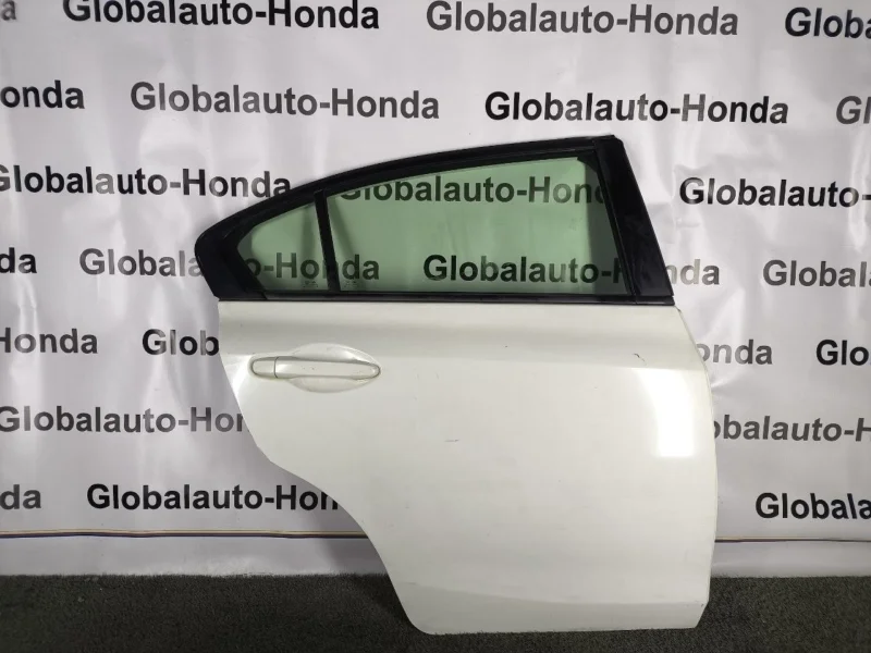 Дверь задняя правая Honda Civic 4D FB R18Z1