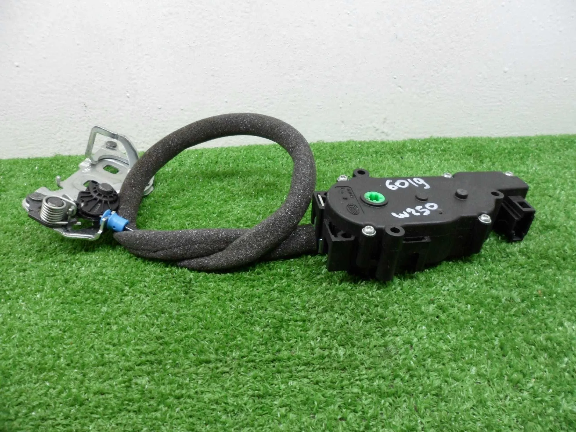 Замок багажника Mercedes C-klasse (W205)Рестайлинг 2018 - 2021 бензин 2.0 Автомат