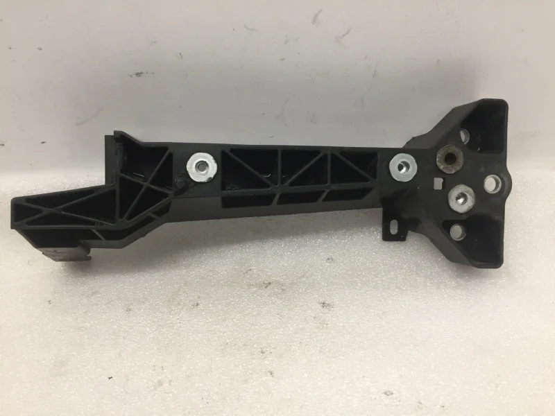 Кронштейн Infiniti Q50 2013-2023 625854GA0A V37, передний левый