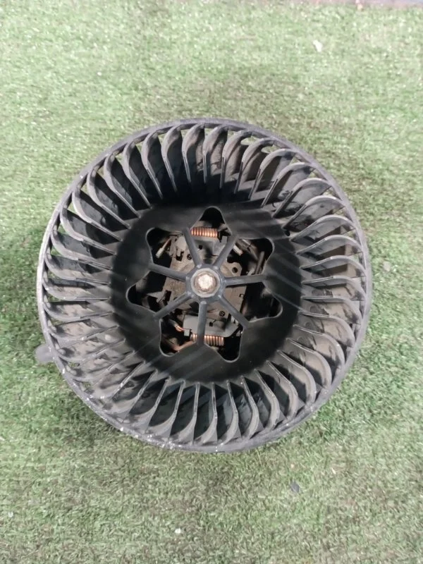 Моторчик отопителя Volkswagen Jetta 2006-2011