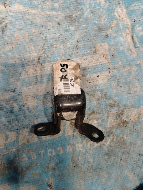 Петля двери задняя левая Toyota Land Cruiser 100