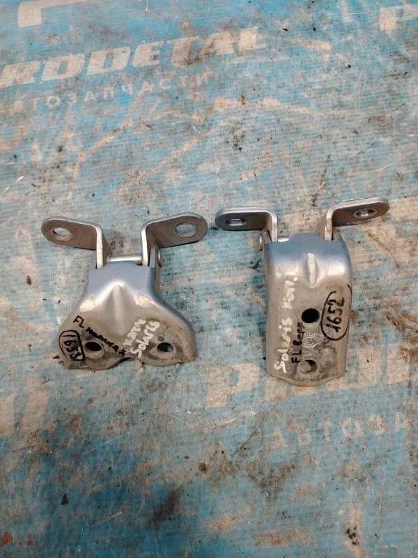 Петля двери передняя левая Hyundai Solaris