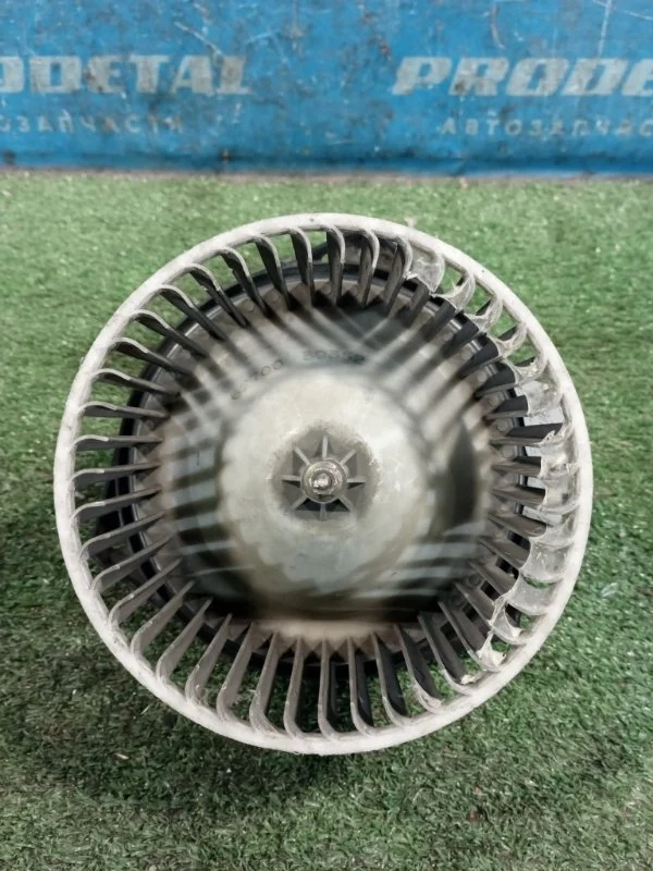 Моторчик отопителя Nissan Maxima A32 1994-2000