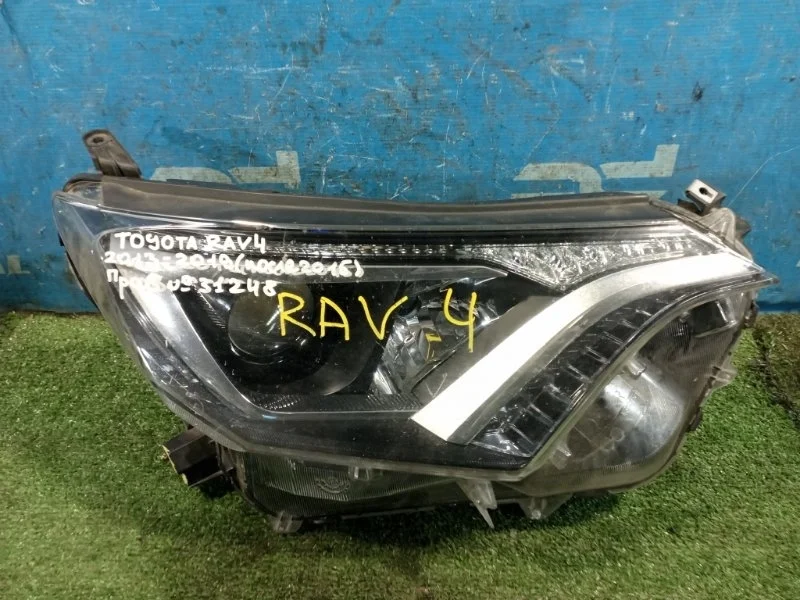 Фара передняя правая TOYOTA RAV4 КРОССОВЕР