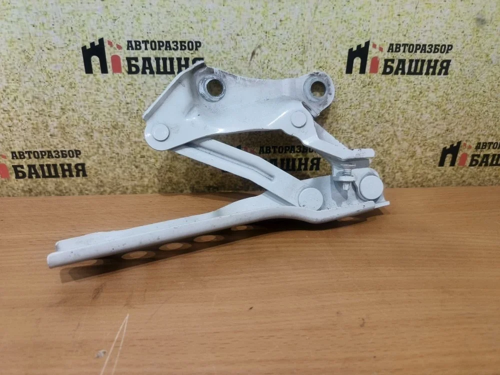 Петля капота Skoda Superb 3T0823301B, левая