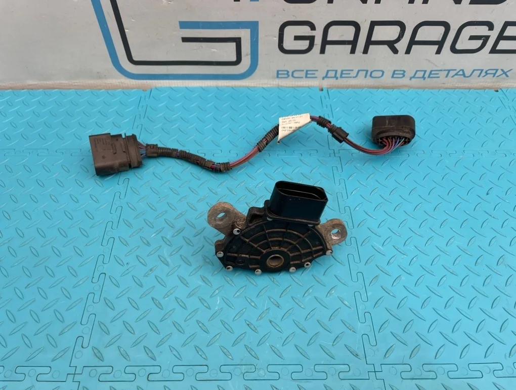 Датчик положения селектора Porsche Cayenne 2008 09D919823A 957 M48.01 4.8