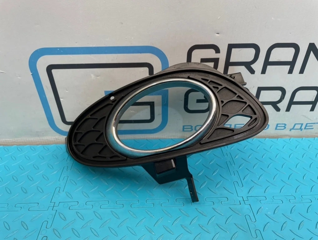 Решетка в бампер Mercedes-Benz Cls-Class 2005 A2198851023 W219 113.967 5.0, передняя правая