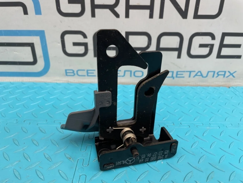 Крюк капота Mercedes-Benz E-Class 2016 A2188800064 W213 274.920 2.0