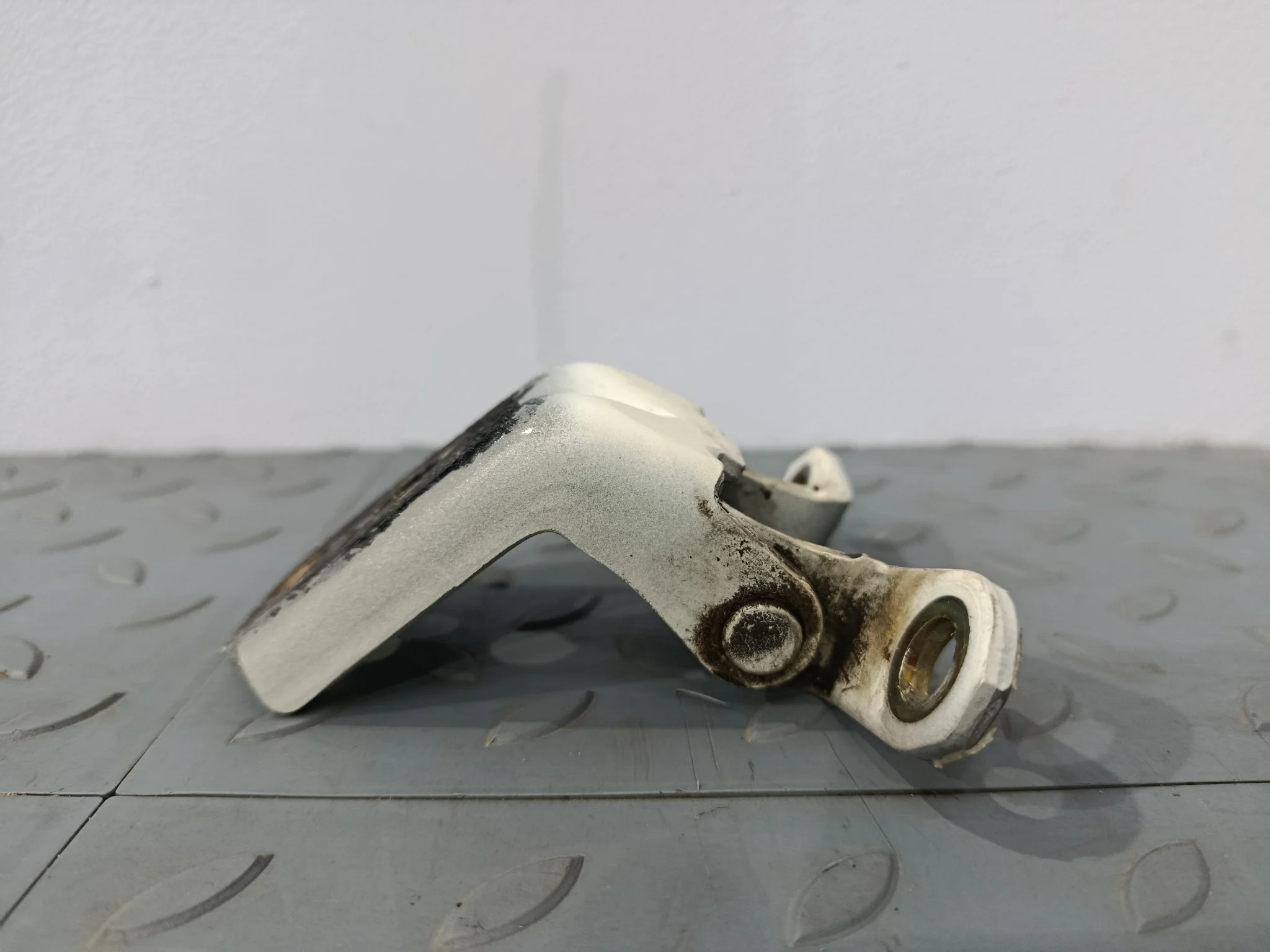 ПЕТЛЯ ДВЕРИ NISSAN ПЕРЕД ПРАВО НИЗ 824202J000