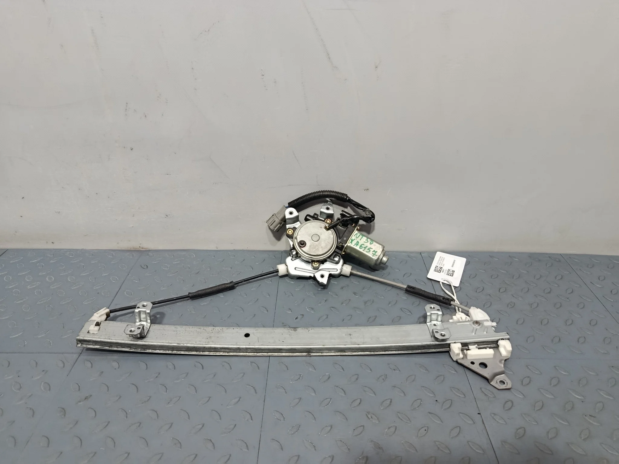 СТЕКЛОПОДЪЕМНИК NISSAN ПЕРЕД ПРАВО 807208H300