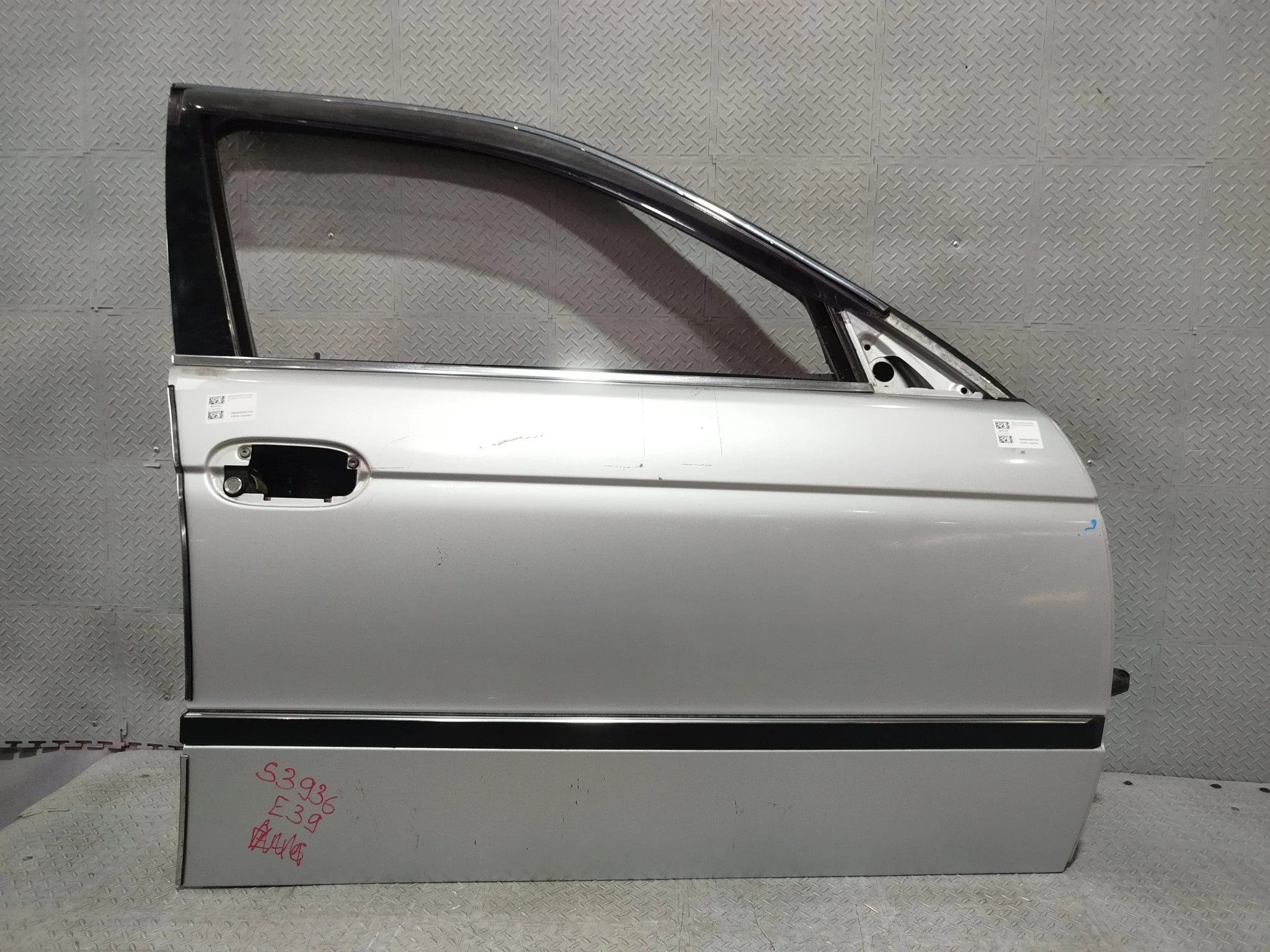 ДВЕРЬ BMW 41518216818 ПЕРЕД ПРАВО серебро, 354 S3936