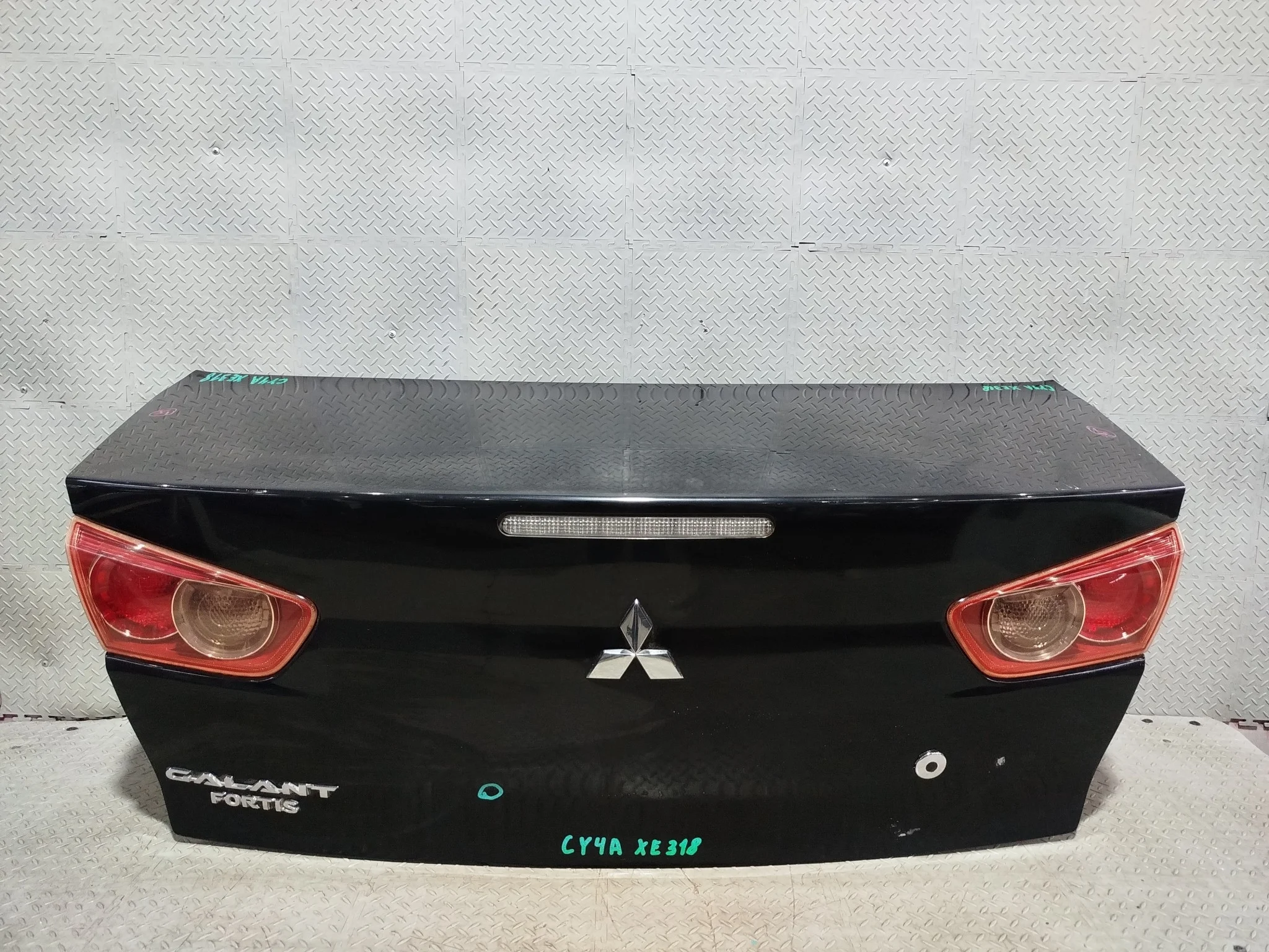 КРЫШКА БАГАЖНИКА MITSUBISHI 5920A061 черный, X42B XE318