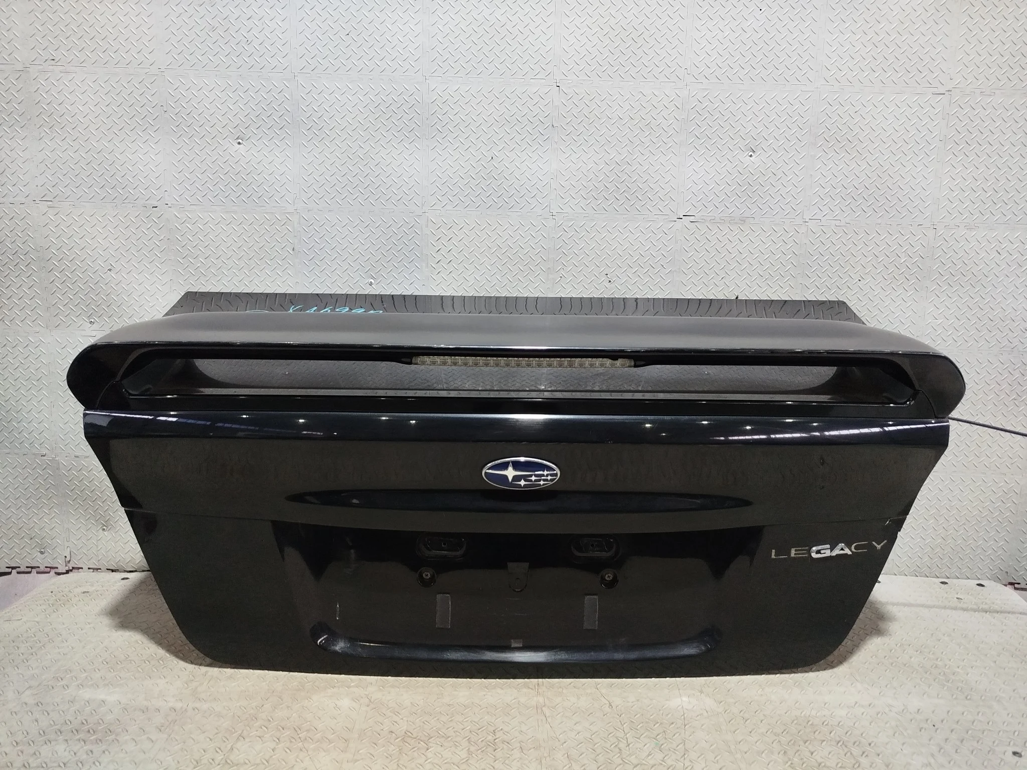 КРЫШКА БАГАЖНИКА SUBARU 57509AG0009P черный, 32J XA6990