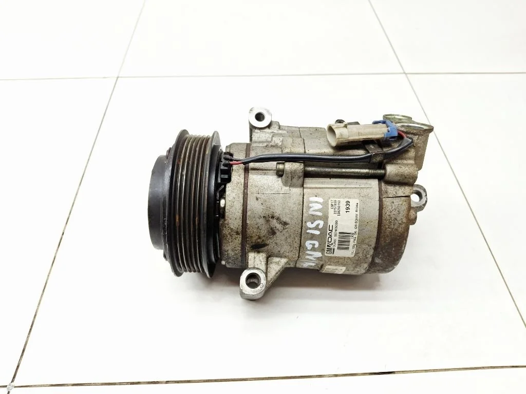 Компрессор кондиционера Opel Insignia