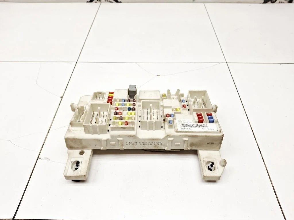 Блок предохранителей Ford Kuga 1 2012 C394