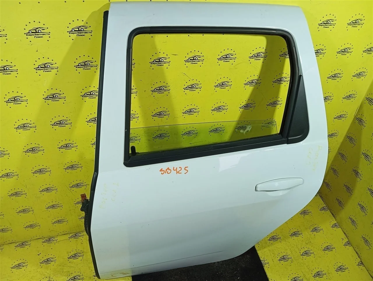 Дверь дефект Renault Duster 821014570R, задняя левая