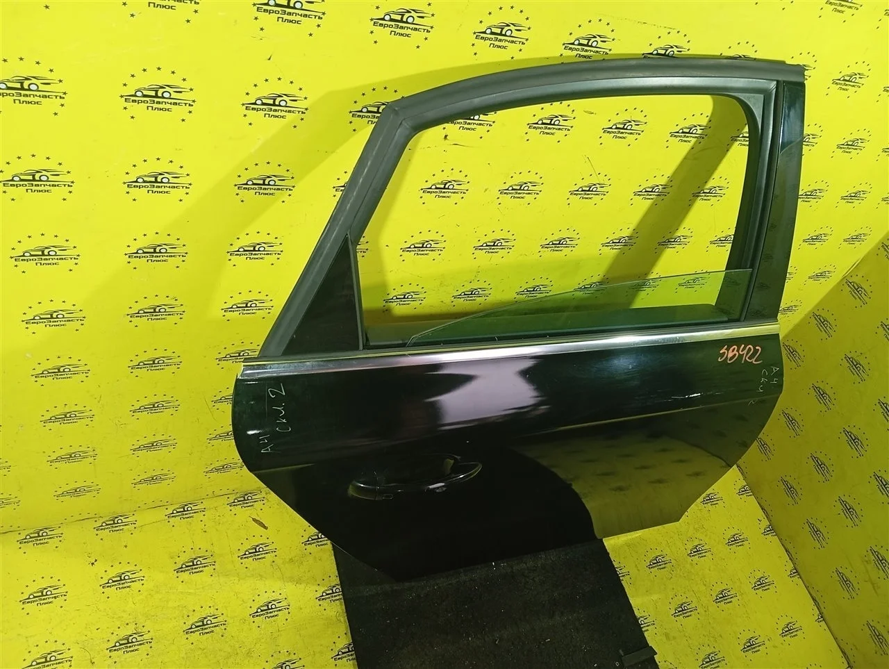 Дверь Audi A4 8K9833052D B8, задняя правая