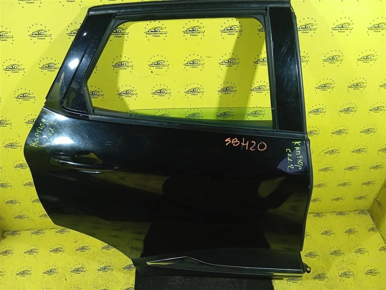 Дверь Renault Kaptur 821001270R J5, задняя правая