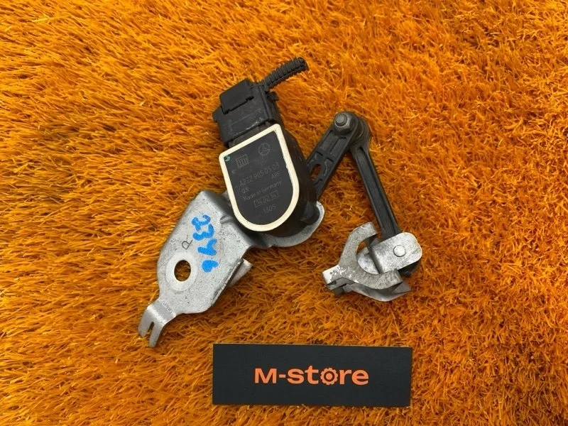 Датчик высоты дорожного просвета Mercedes-Benz C-Class 2014 A2229050503 W205 274.920, передний правый