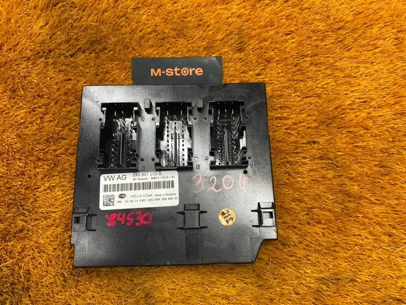 Блок управления бортовой сети Audi Q3 2014 8X0907063S 8U CCZC