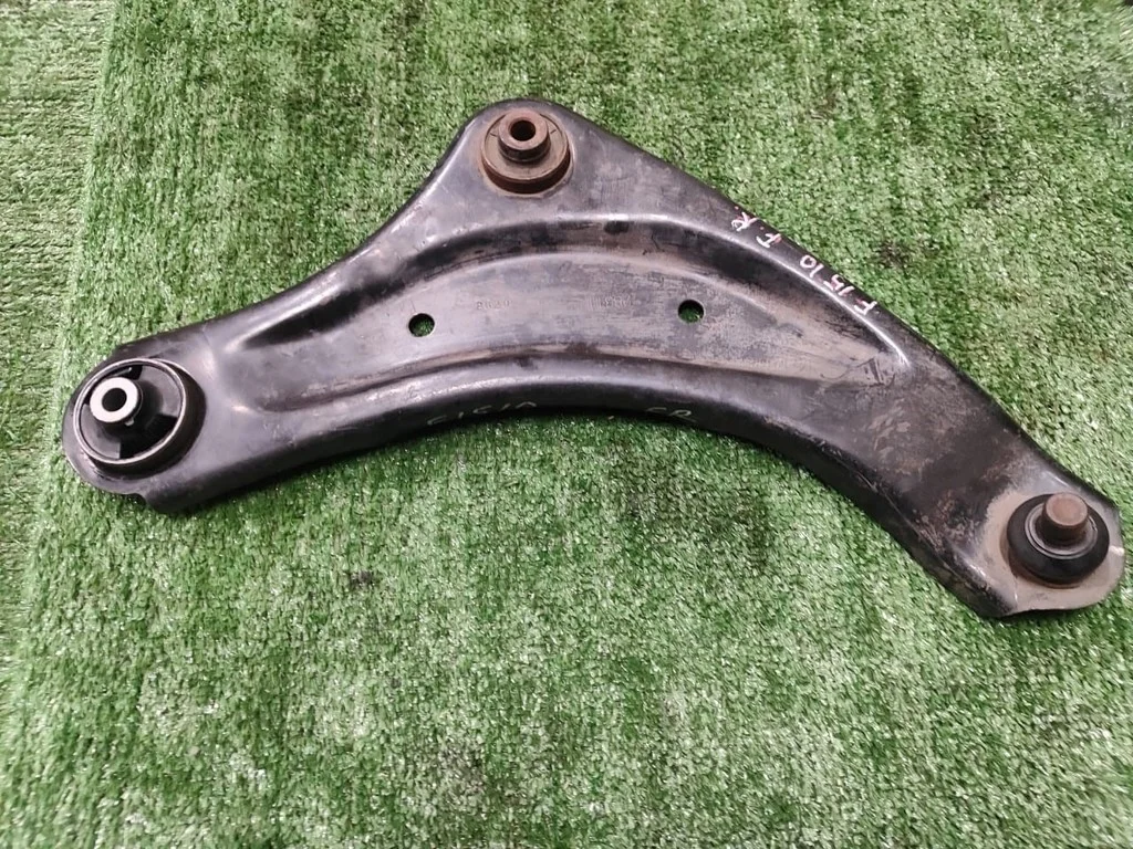 Б.у. рычаг NISSAN JUKE F15E NISSAN JUKE F15E