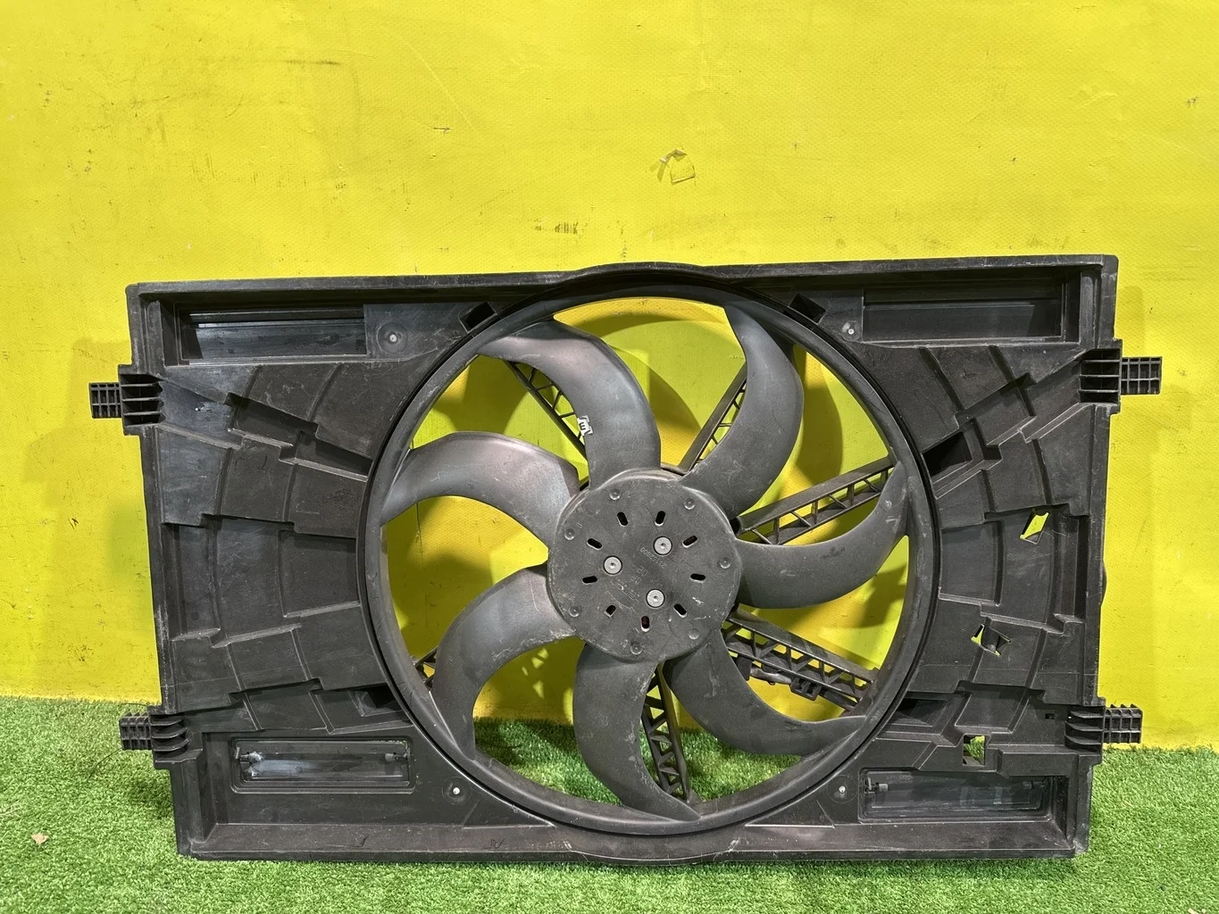 Диффузор с вентилятором в сборе  Skoda  Karoq  2017 5Q0121203DQ 41210