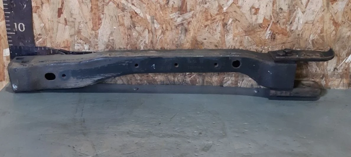 Балка передняя поперечная Nissan Pathfinder III рестайлинг (2010—2014) 2011 KAF - бежевый