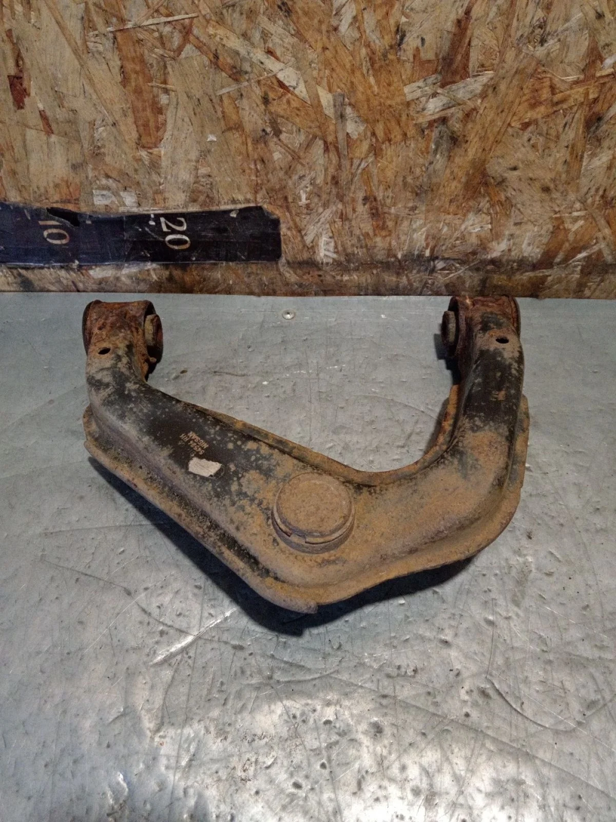 Рычаг передний правый Nissan Pathfinder III рестайлинг (2010—2014) 2011 KAF - бежевый