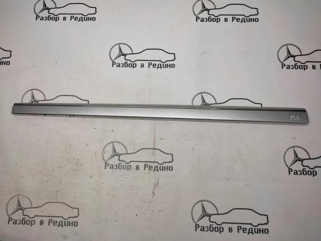 Молдинг двери Mercedes-Benz