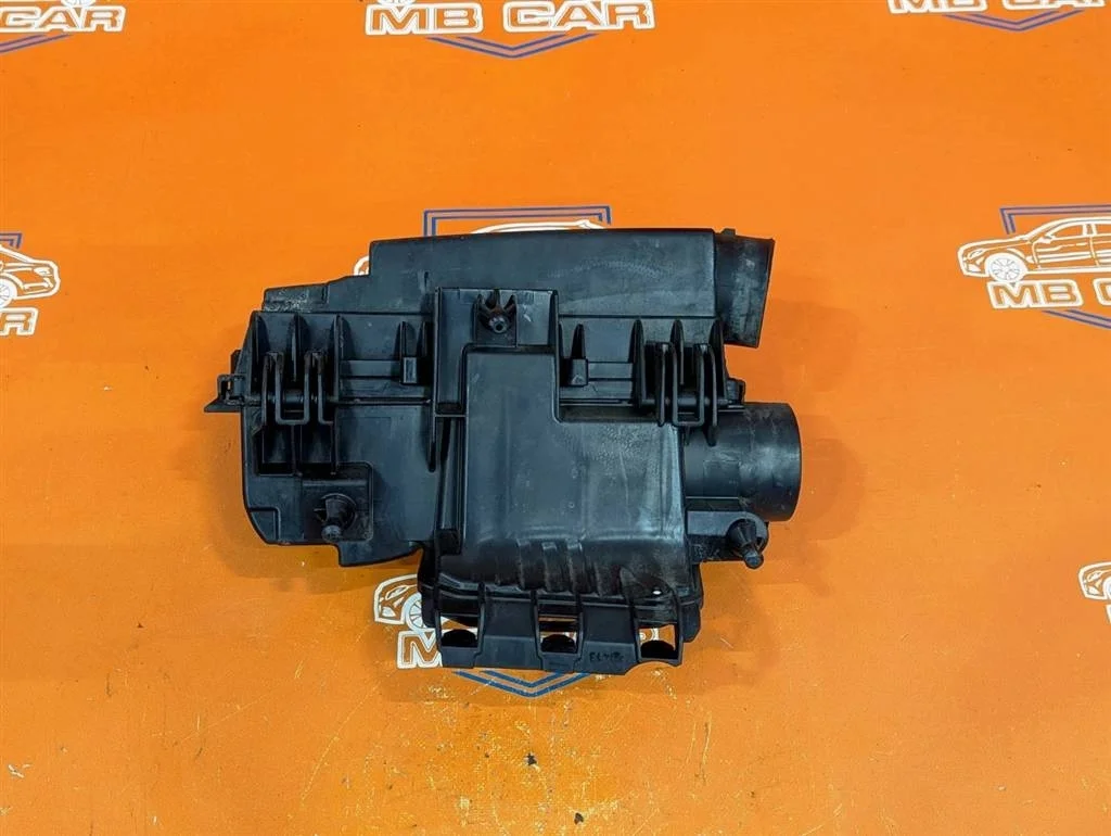 Корпус воздушного фильтра Mercedes-Benz