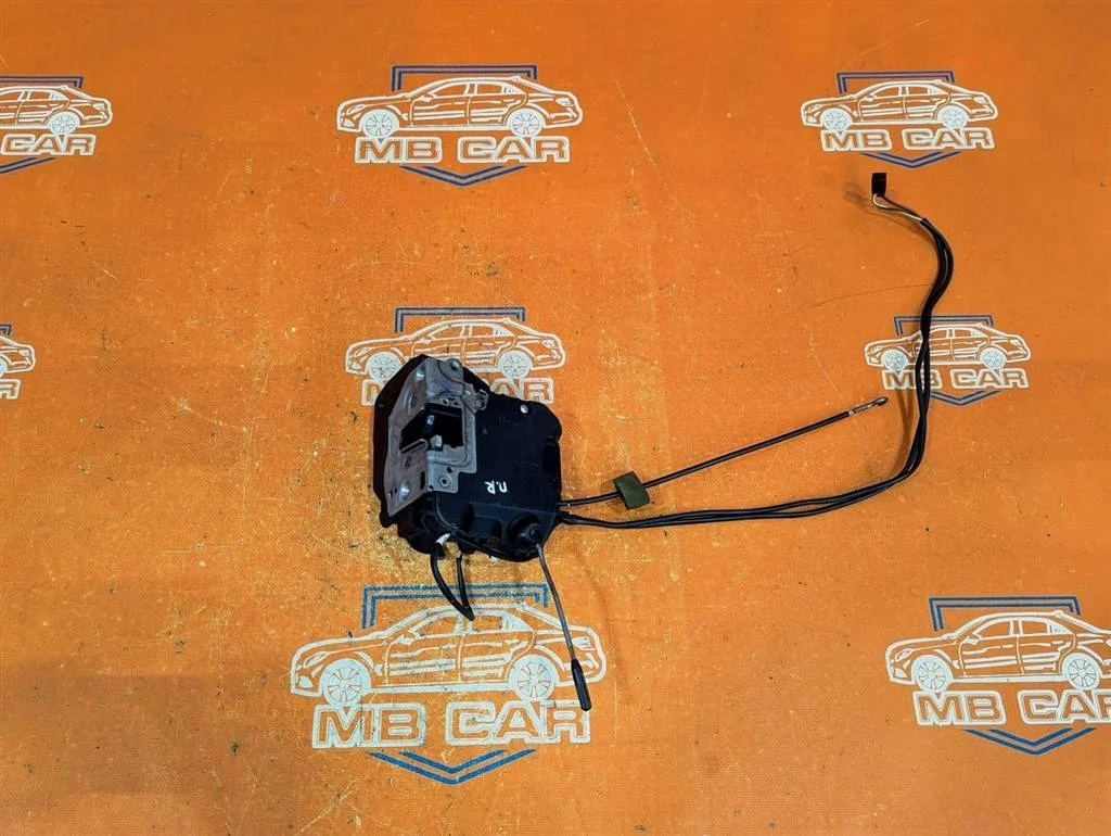 Замок двери передней правой Mercedes-Benz