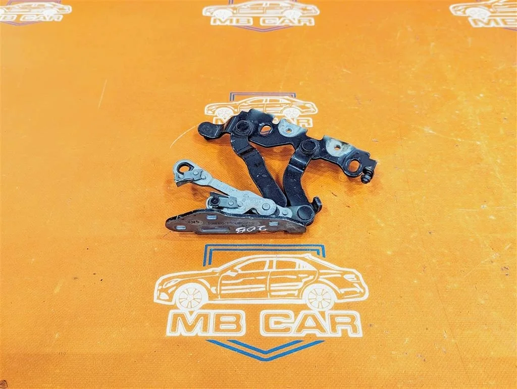 Петля капота Mercedes-Benz