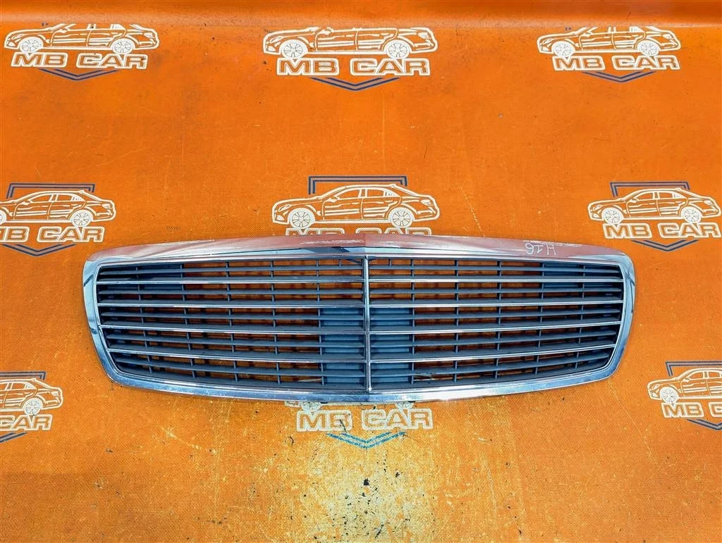 Решетка радиатора Mercedes-Benz