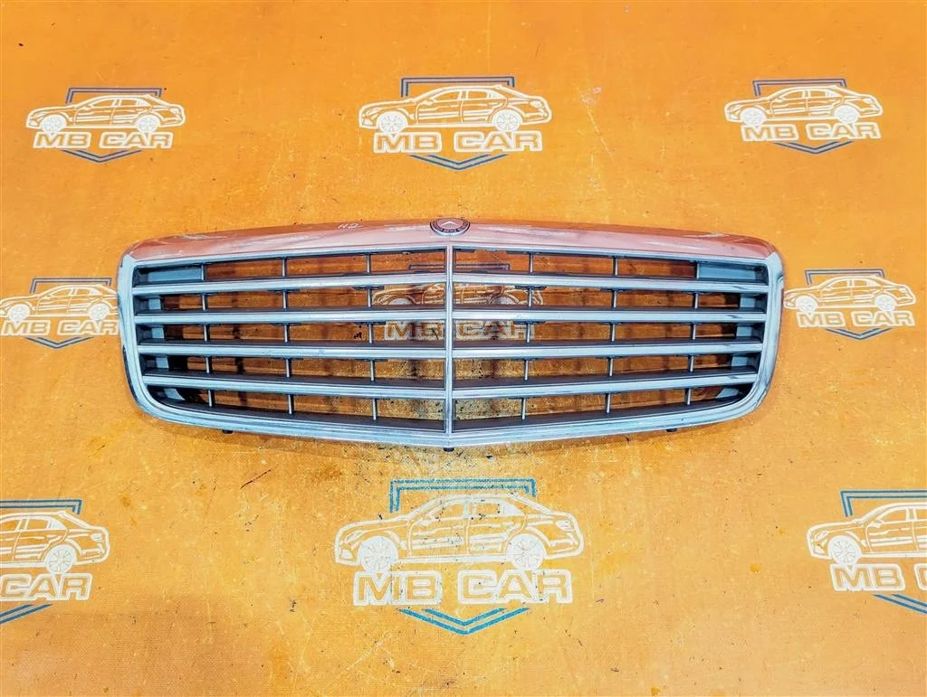 Решетка радиатора Mercedes-Benz