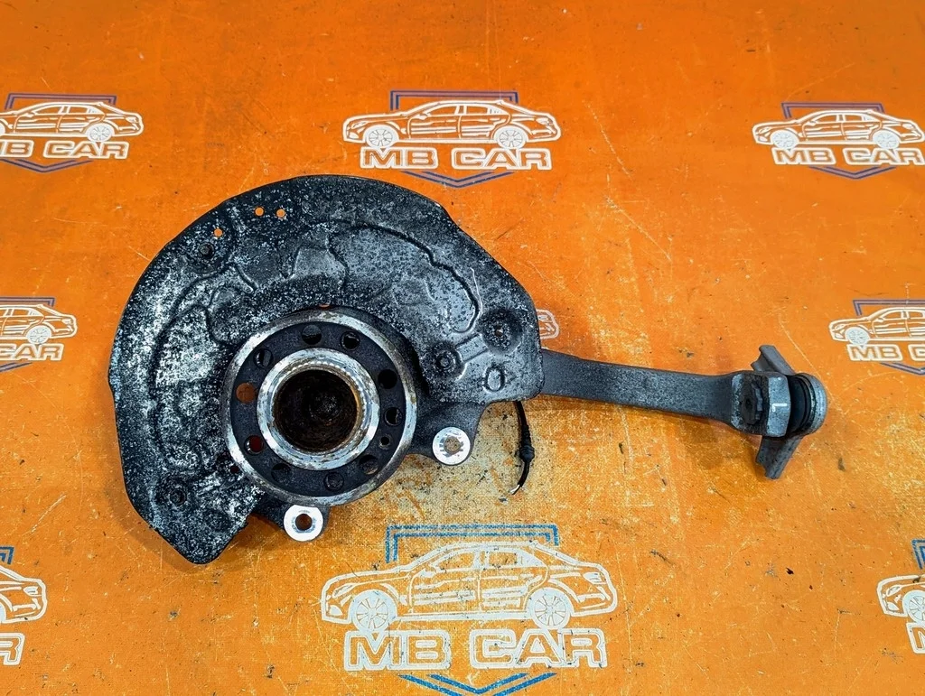 Кулак поворотный передний левый Mercedes-Benz