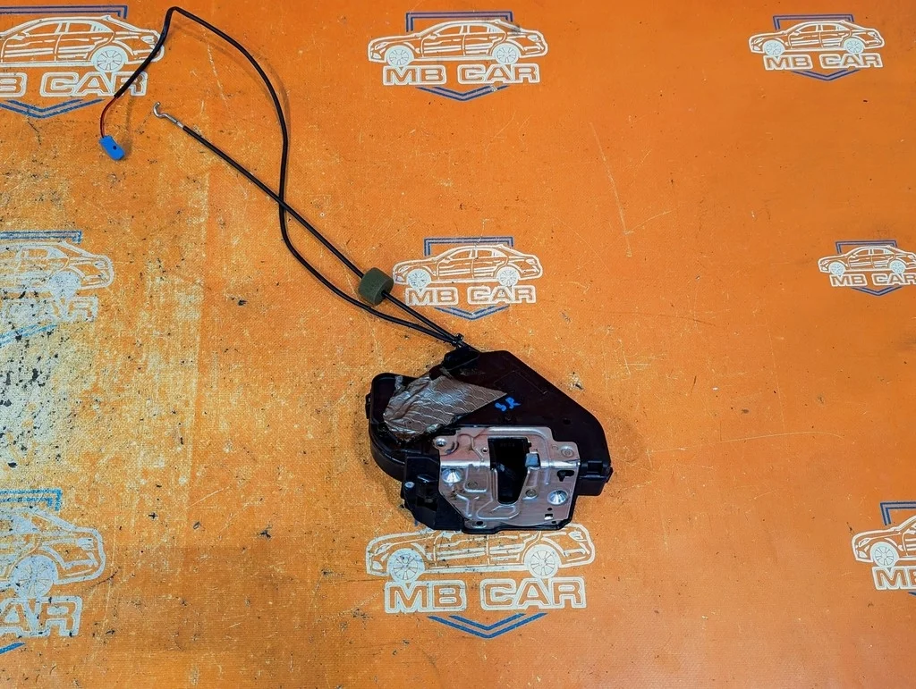 Замок двери задней правой Mercedes-Benz