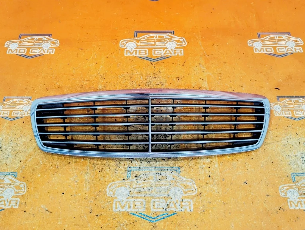 Решетка радиатора Mercedes-Benz