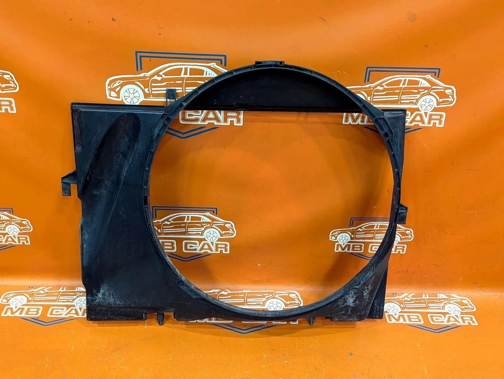 Кожух вентилятора основного Mercedes-Benz