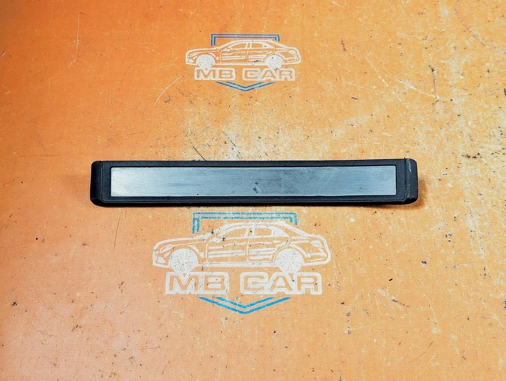 Накладка порога внутренняя Mercedes-Benz