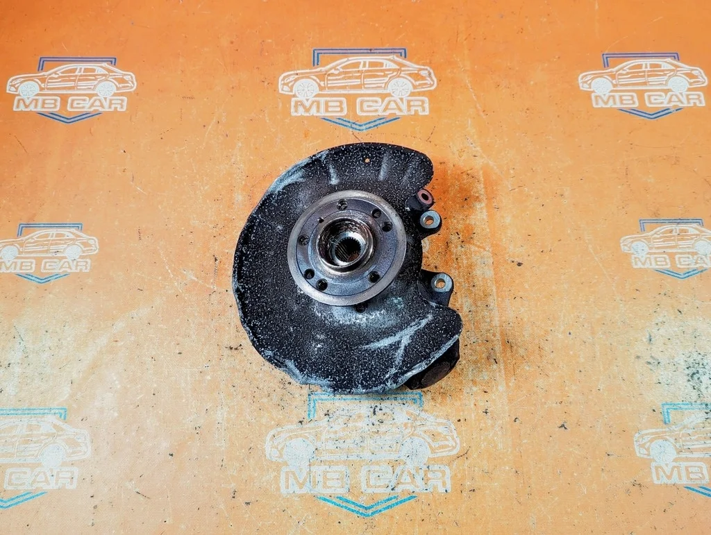 Кулак подвески задний правый Mercedes-Benz