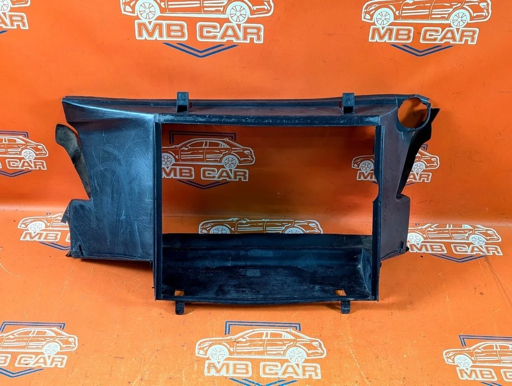 Кожух вентилятора основного Mercedes-Benz