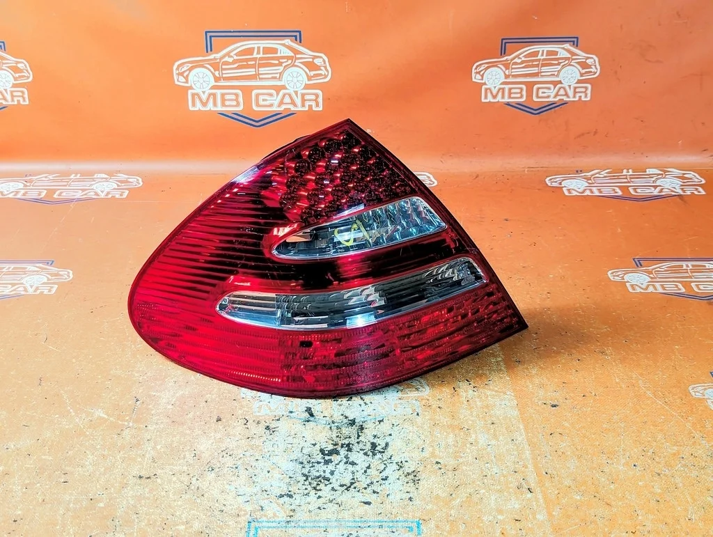 Фонарь задний левый Mercedes-Benz